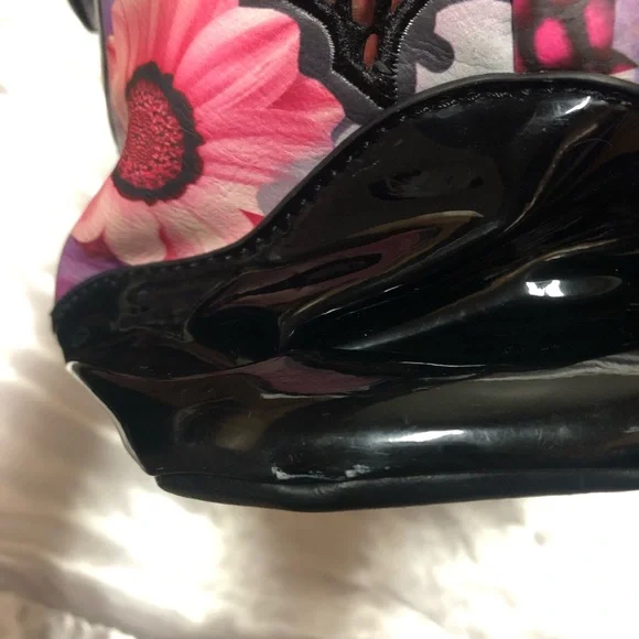 NICOLE LEE N’5 Colorful Graphic Handbag Stud Details.Woman Print, rhinestones. - Picture 6 of 11